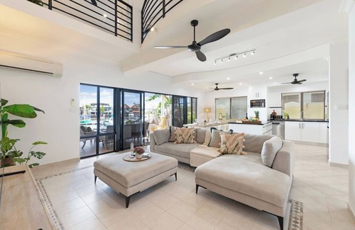 Stuart Park House | Marina View Waterfront Stunner with Plunge Pool