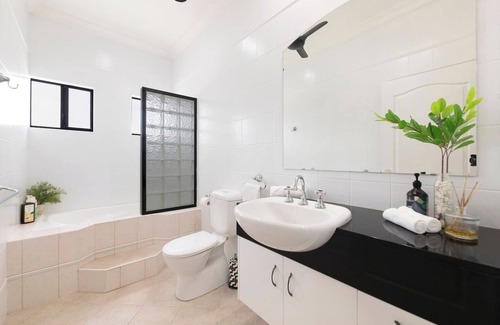 Stuart Park House | Marina View Waterfront Stunner with Plunge Pool