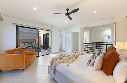 Stuart Park House | Marina View Waterfront Stunner with Plunge Pool