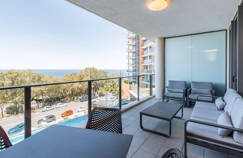 Redcliffe Apartment | Marine Marvel 99 - Waterfront overlooking Moreton Bay