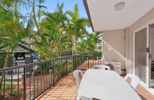 Labrador Apartment | Marine Parade Beach Getaway - Family Friendly