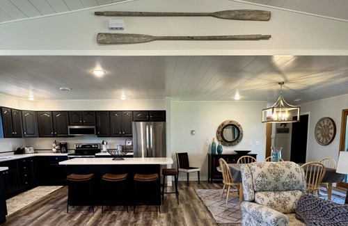 Perham Cottage | Marion Lake Lodge: With Wakesurf & Pontoon boats!