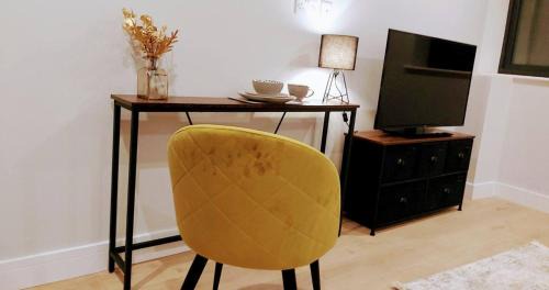 Northampton Apartment | Market Haven Kingsize Studios Town Centre with Netflix, Business & Leisure travellers, multiple units available