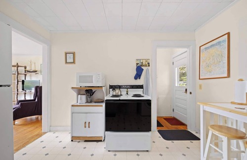 Marlboro House | Marlboro Beach Road Cottage