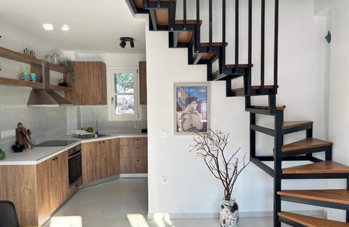 Megisti House | Marlen Pearl