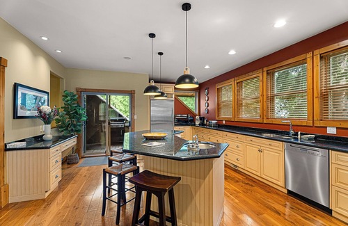 Nicklaus North Ski Chalet | Marmot's Meadow Chalet: Tranquil 14th Fairway - Private Hot Tub