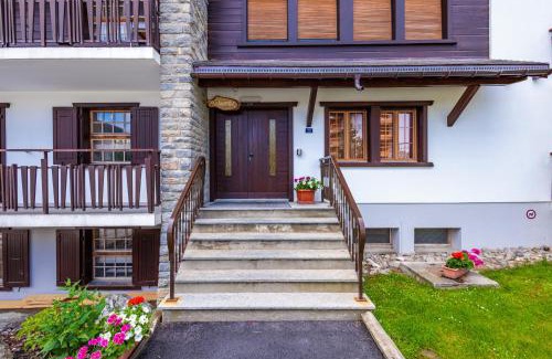 Saint-Pierre-de-Clages Apartment | Marmottes 11 - 10 pers - duplex