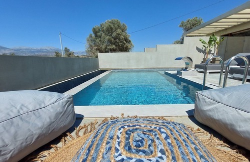 Kamilari Villa | Marnos Green Luxury Junior Villas - the ultimate luxury experience!
