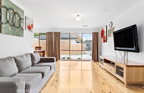 Kilsyth House | Maroondah Pet Friendly 3 Bedroom House in Kilsyth