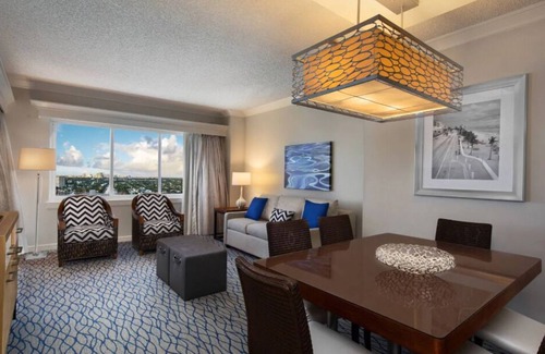 Bermuda Riviera Resort | Marriott's BeachPlace Towers, Beach, Pool, Hot Tub