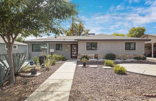 Alhambra House | Martha's Getaway-Central PHX 5 bedroom/3bath-POOL
