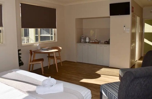 Port Stephens Council Apartment | Marty's at Little Beach, King Bed Studio w Pool