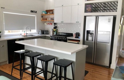 Wangi Wangi House | Marvins and Maceys - watch the boats float by