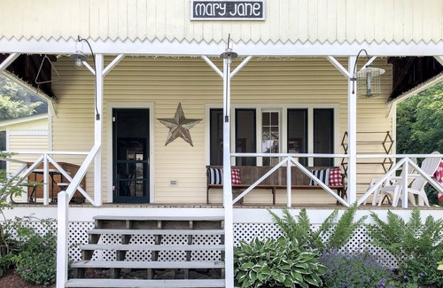 Brackney Cottage | Mary Jane Cottage at Laurel Lake