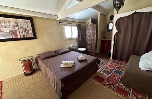 Saint Michel d'Euzet Other | Mas 18 persons, in the middle of vineyards, large fenced garden, private swimming pool