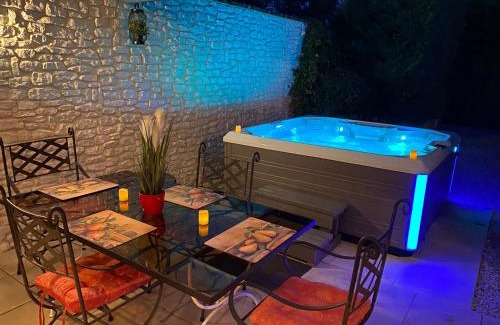 St.-Remy-de-Provence House | Mas Beau Soleil & Spa Cottages DeCharme avec Jacuzzi&Jardin Privés