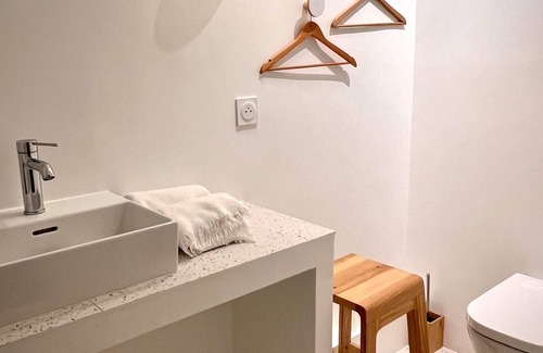 Tarascon House | Mas De Monge