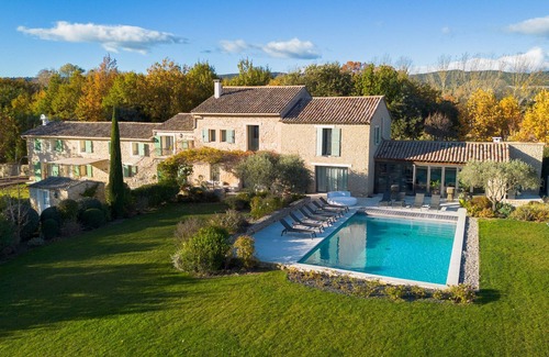 Gordes House | Mas Fanny , Entouré de Bosquets et de Champs de Lavande à Perte de vue à Gordes