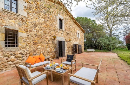 Llagostera Villa | MASIA MARCO LUX, POOL, GARDEN, FIRE-PLACE, BARBECUE