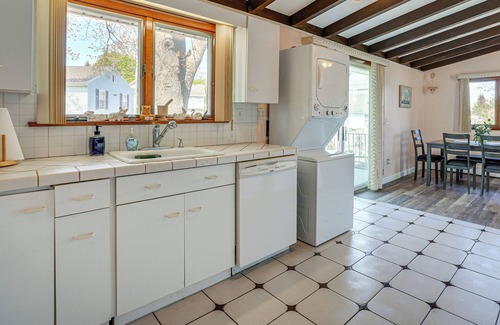 Gloucester House | Massachusetts Abode w/Deck & Grill: Near Beaches!