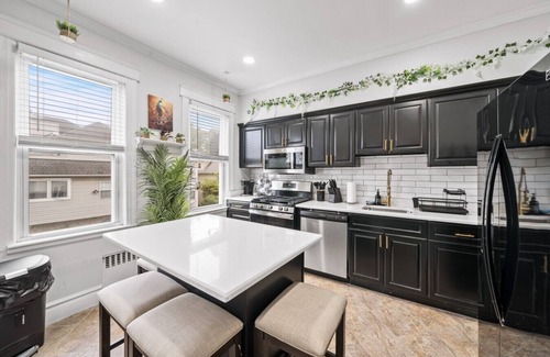 Bayonne House | Massive 4-Story Home|Sleeps 30 Near NYC & Hudson Park!