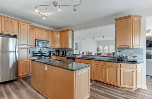 East Ocean View House | Massive 5BR Escape Ideal for Groups of 10!