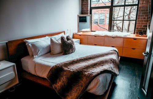 Belltown Apartment | Massive Downtown Seattle Condo - Free Parking!