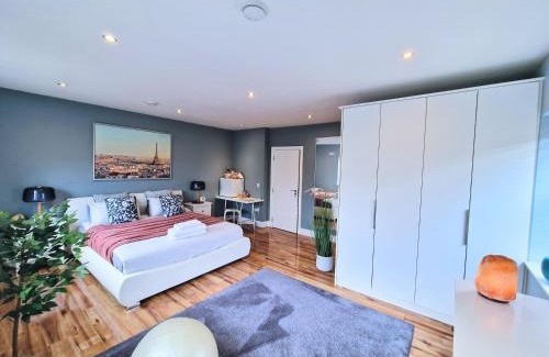 Dublin House | Master bedroom with ensuite