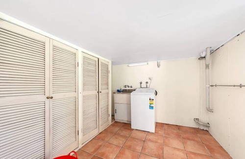 Cairns North House | Masterfully Restored Queenslander Near Esplanade