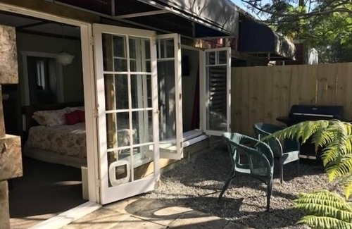Matakana Cottage | Matakana Waterfall Hideaway & Retro Store