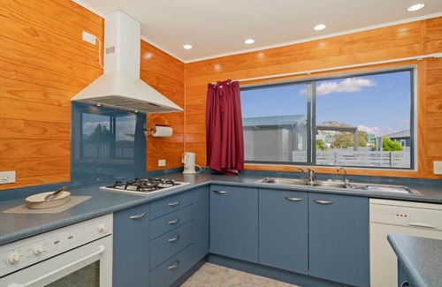 Matarangi House | Matarangi Escape - Matarangi Holiday Home