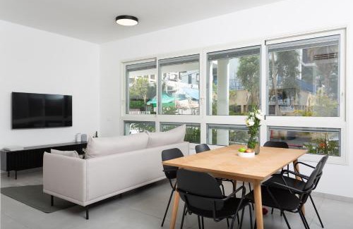 Tel Aviv City Center Apartment | Mate Kalischer - By HOMY