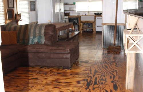 Matewan House | Matewan Riders Retreat with Garage!