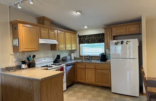 Laurens House | Matt's House - quiet country home, 3 bdrm, near ASV