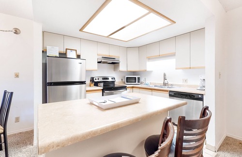 Kihei Condo | Maui Banyan Condo w/ Private W/D, Shared Pool/Hot tub-Beaches and Beyond!