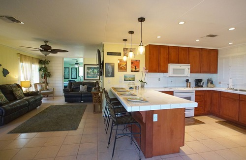 Kaanapali Cottage | Maui Mango Cottage Stellar Lanai Private Hidden Gem Family Friendly 3bd