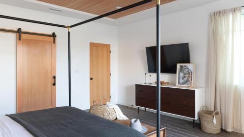 Point Loma Heights House | Maven by AvantStay 5 Minutes to the Beach Ocean Views Spacious Design