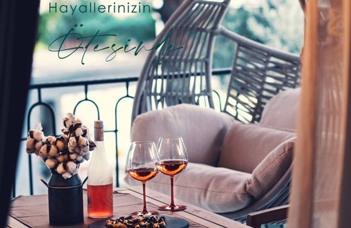 Foca Villa | Mavi bayraklı koyda denize sıfır lüks suit