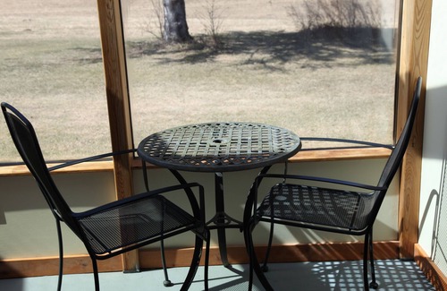 Brandon House | May - 2 bedroom mid-century home with yard and views - close to village center