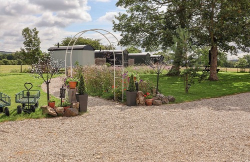 Pocklington Cottage | MAYFIELD, pet friendly, with a garden in Pocklington