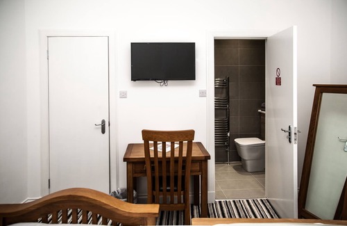 Ayr Apartment | Maze Serviced Apartment is located in Ayr. Hosting a bar and snack bar