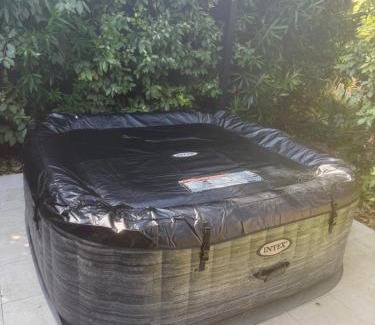 Servian House | Mazet des Orchidées - Gîte 4 personnes 50 m2 - Jardin, spa privé De Pâques à fin Septembre - indépendant - stationnement privé