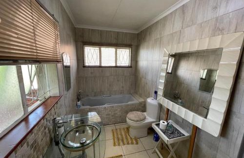 Berea Bed & Breakfast | Mbathos guesthouse house