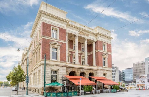 Christchurch City Centre Apartment | McMahon Suite - Central CBD