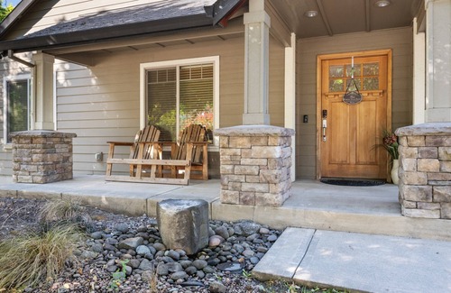 McMinnville House | McMinnvile Suburban Oasis, Pet Friendly, Hot Tub, Epic Covered Patio, 1.5 Miles 2 Museum & Waterpark
