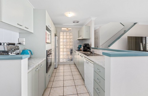 Redcliffe Apartment | "McNaughton Townhouse" - Redcliffe Q 4020
