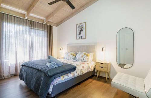 McCrae House | McRae Hillside Terrace - Panoramic Family Living