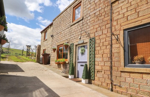 Trawden Cottage | MEADOW VIEW COTTAGE, pet friendly, with a garden in Trawden