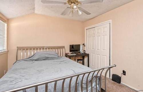 Sugar Land House | Meadows Place 3-BR Home ~ Perfect for Family Getaway~ w/ Backyard & Home Theater
