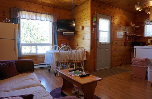 Miltonvale Park Cottage | Meadowview Cottages